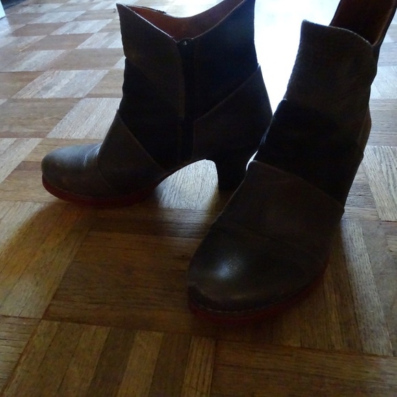 ART LEATHER  ANKLE BOOTS WITH HEEL - Picture 2 of 4